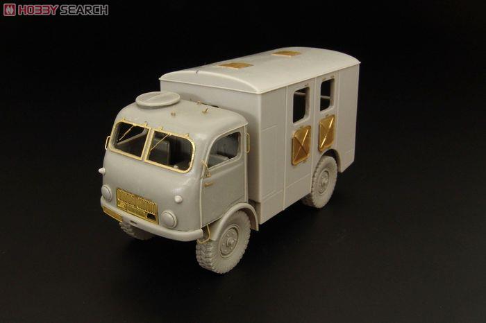Tatra-805 Ambulance (Plastic model) Item picture1