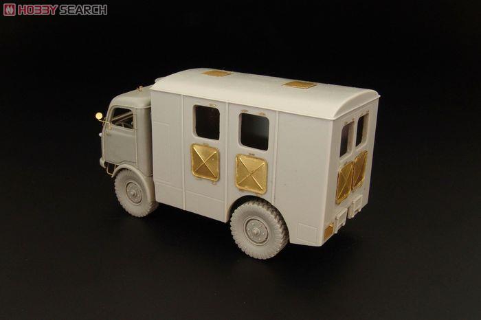 Tatra-805 Ambulance (Plastic model) Item picture2