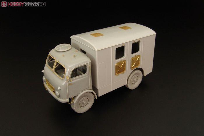 Tatra-805 Ambulance (Plastic model) Item picture3