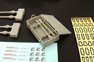 Panzerfaust and box (2 Set) (Plastic model)