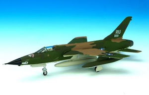 F-105D サンダーチーフ 355TFW 357TFS `Pussy Galore II` (完成品飛行機)
