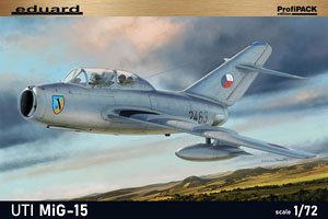 MiG-15 UTI プロフィパック (プラモデル)