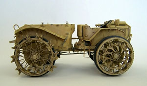 Italy Pavesi P4/100 mod.30A Artillery Tractor (Plastic model)