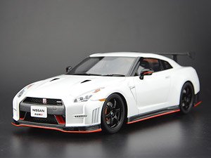 GT-R nismo N`attack package (白) (ミニカー)