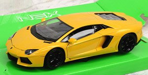Lamborghini Aventador LP700-4 (Yellow) (Diecast Car)