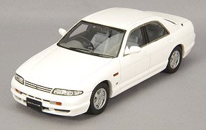 日産 スカイライン GTS 25t (R33) 4ドアセダン 1993年型 ホワイト (ミニカー)