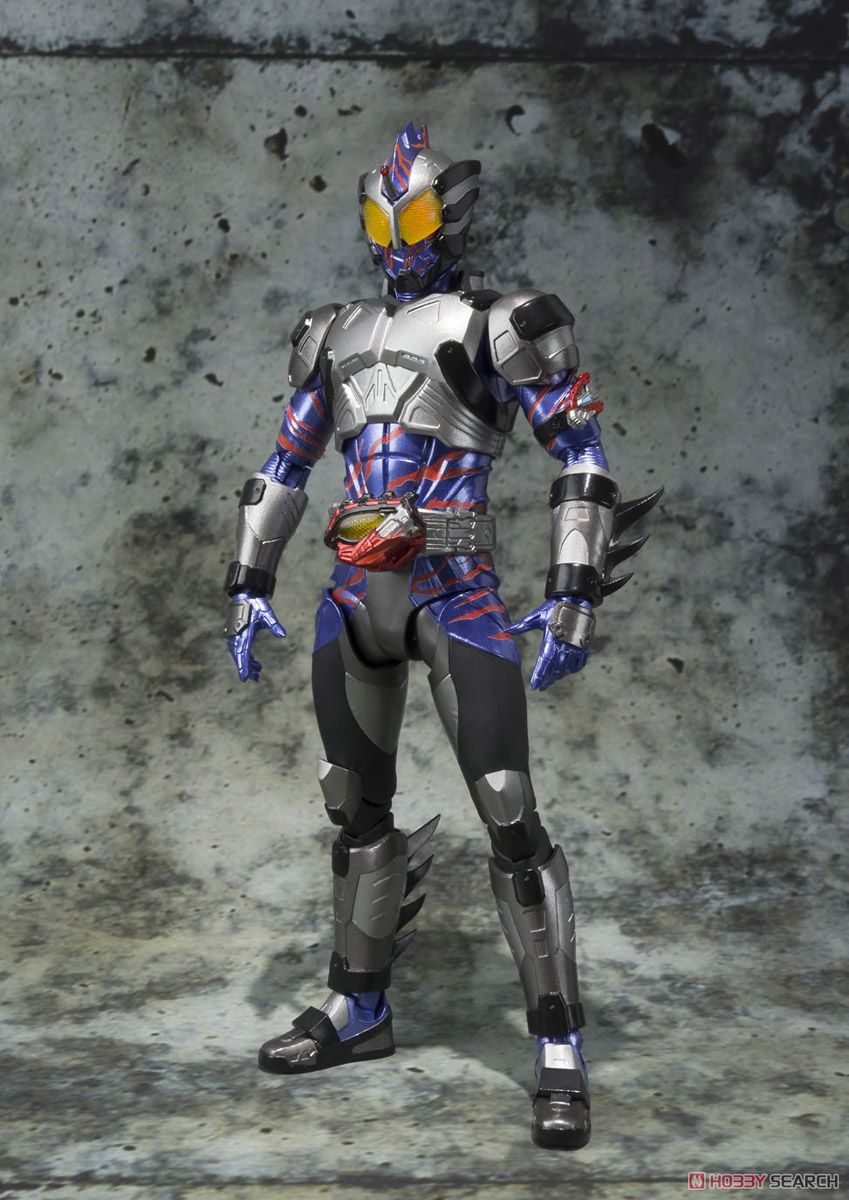 S.H.フィギュアーツ 仮面ライダーアマゾンネオ (完成品) 商品画像1