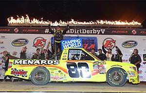 NASCAR Camping World Truck Series Toyota Tundra MENARDS #88 Winner Matt Crafton (ミニカー)