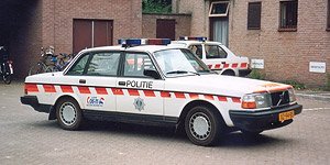 ボルボ 240 GL 1986 オランダ警察パトカー (ミニカー)