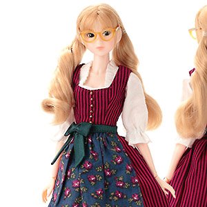 Momoko Doll Princess Dirndl (Fashion Doll)