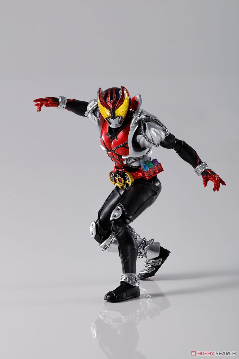 S.H.フィギュアーツ(真骨彫製法) 仮面ライダーキバ キバフォーム ※初回特典付 (完成品) 商品画像1