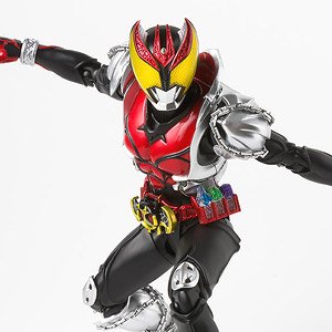 S.H.フィギュアーツ(真骨彫製法) 仮面ライダーキバ キバフォーム (完成品)