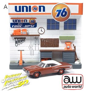 Johnny Lightning Dioramas Union 76 Service Station Diorama 1970 Dodge Super Bee (ミニカー)