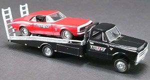 NICKEY PERFORMANCE - 1967 CHEVROLET C-30 RAMP TRUCK WITH 1967 NICKEY CHEVROLET CAMARO (ミニカー)