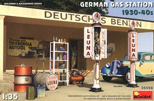 German Gas Station 1930-40s (Plastic model)