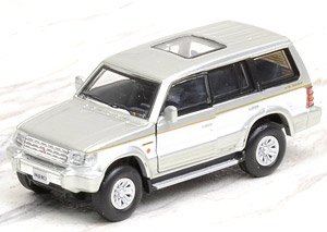 Mitsubishi Pajero 2nd Generation White LHD (Diecast Car)