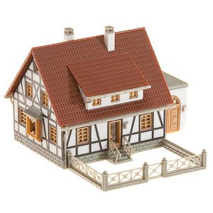 232215 (N) Timbered House with Garage (Model Train)