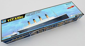 R.M.S Titanic w/LED (Plastic model)