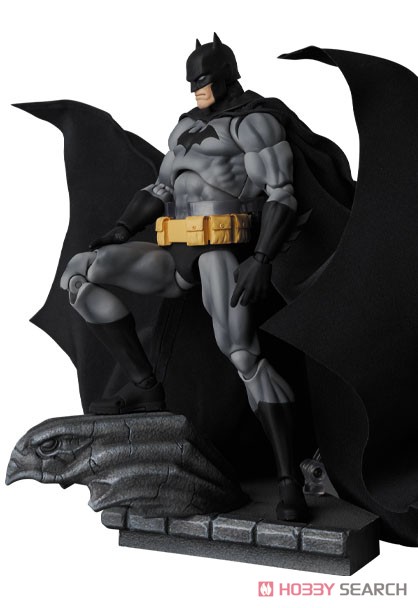 MAFEX No.126 BATMAN `HUSH` BLACK Ver. (完成品) 商品画像1