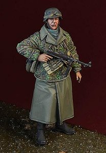 Waffen SS Soldier with MP40, Ardennes 1944 (Plastic model)