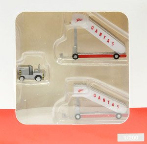 カンタス航空 ヒストリック タラップ車 x 2, 牽引車 x1, (完成品飛行機)