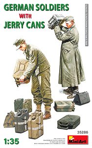 German Soldiers with Jerry Cans (Plastic model)