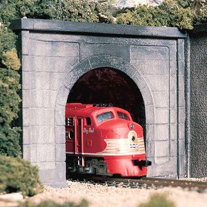 C1152 (N) Tunnel Potals Two Concrete Portals Single Track (2 Pieces) (Model Train)