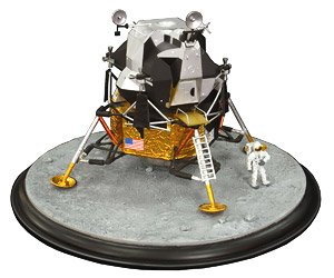 `人類にとって大きな一歩` アポロ11号月着陸船イーグル w/宇宙飛行士&月面展示台 完成モデル (完成品宇宙関連)