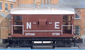 イギリス2軸貨車 車掌車 (緩急車・切妻型・NE・錆色) 【NR-49E】 ★外国形モデル (鉄道模型)
