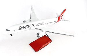 B787-9 Qantas Airways w/Wood Stand & Landing Gear (Pre-built Aircraft)