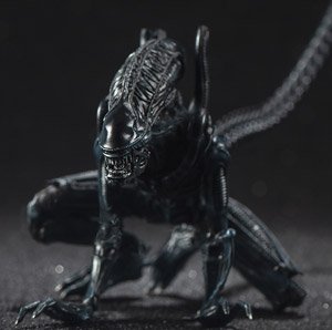 Aliens 1/18 Action Figure Crouching Alien Warrior (Completed)