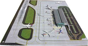 Airport Terminal (w/ 7 Boarding Bridge) (Pre-built Aircraft)