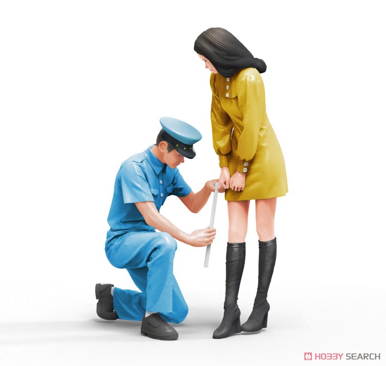 規則で丈を計る警官と嫌がる女子 その他の画像1