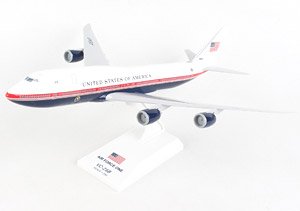 B747-8 Air Force One 1/250 No landing gear, stand included (Pre-built Aircraft)