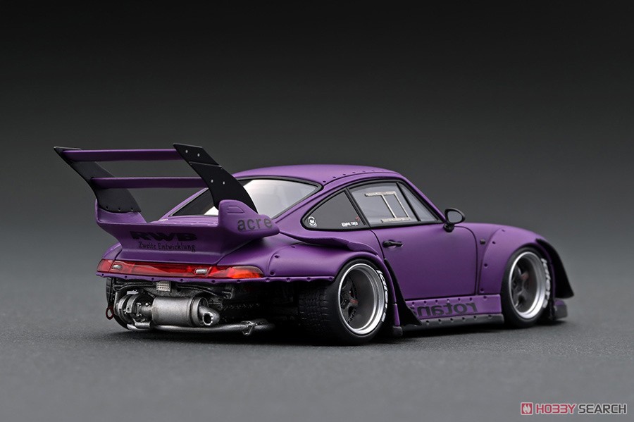 RWB 993 Matte Purple With Mr. Nakai sitting on sofa (ミニカー) 商品画像4