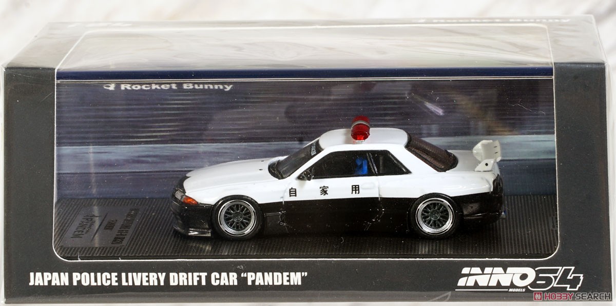 スカイライン GT-R (R32) `PANDEM ROCKET BUNNY` Japan Police Livery Drift Car (ミニカー) パッケージ1