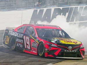 Martin Truex Jr 2021 Bass Pro Shops Martinsville Raced Win Toyota Camry NASCAR 2021 (Hood Open Series) (Diecast Car)