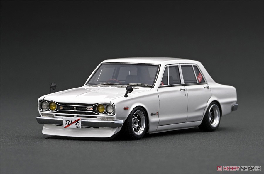 Nissan Skyline 2000 GT-R (PGC10) White With Engine (ミニカー) 商品画像1