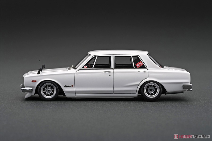 Nissan Skyline 2000 GT-R (PGC10) White With Engine (ミニカー) 商品画像3