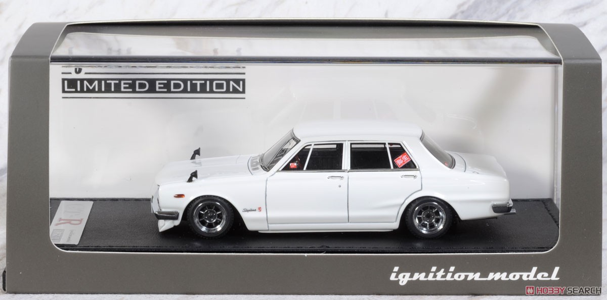 Nissan Skyline 2000 GT-R (PGC10) White With Engine (ミニカー) パッケージ1