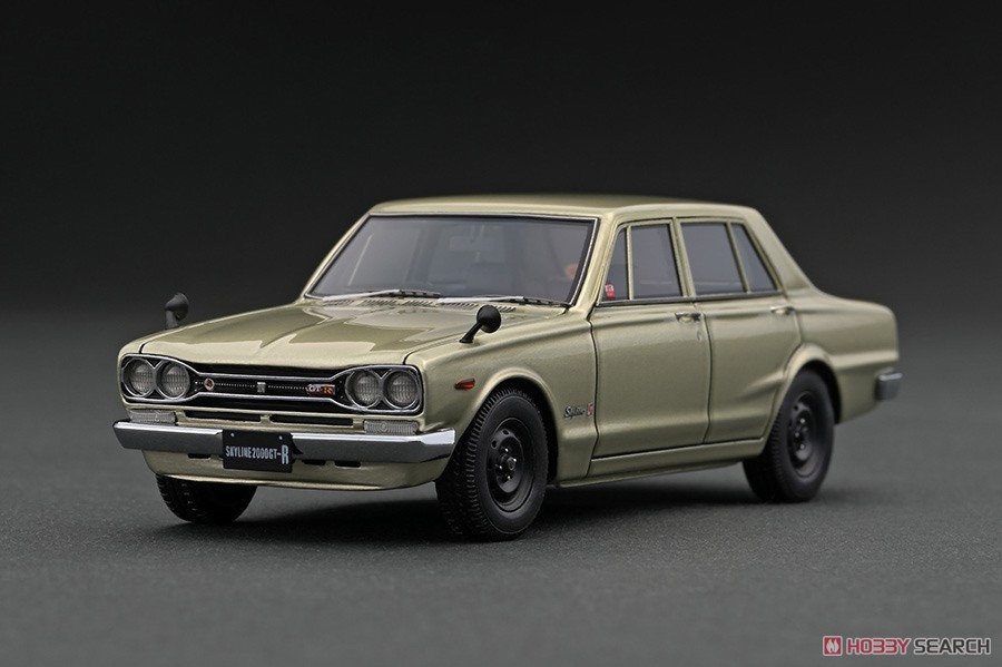 Nissan Skyline 2000 GT-R (PGC10) Silver With Engine (ミニカー) 商品画像1