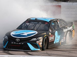 M.トゥールークスJr. #19 オートオーナーズ スローバック TOYOTA カムリ NASCAR 2021 グッドイヤー400 ウィナー 【エリート】 (ミニカー)