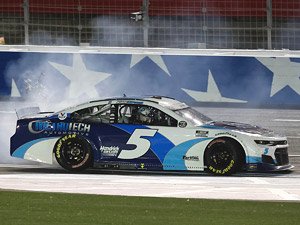 `カイル・ラーソン` #5 メトロテック・オートモーティブ シボレー カマロ NASCAR 2021 シャーロット・モータースピードウェイ コカ・コーラ600 ウィナー (ミニカー)