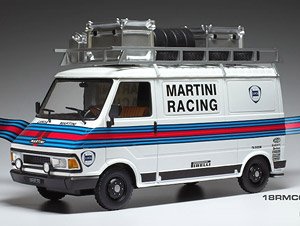 フィアット 242 `MARTINI RACING` ルーフラック、アクセサリー付 (ミニカー)