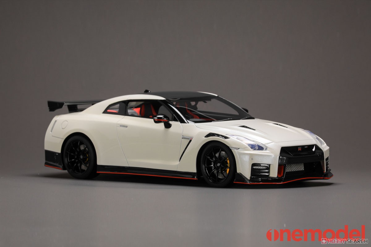 Nissan GT-R Nismo 2020 Pearl White (ミニカー) 商品画像1