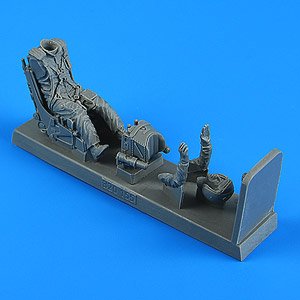 Soviet Pilot with ej.seat for Su-25 (for Trumpeter) (Plastic model)
