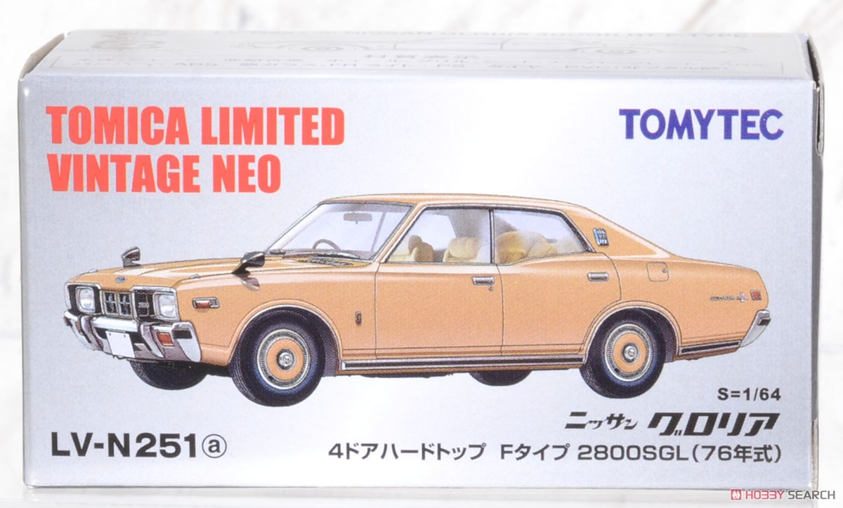 TLV-N251a Nissan Gloria 4Dr HT2800SGL (Beige) (Diecast Car) Package1