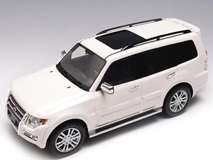 2017 Mitsubishi Pajero V93 (5 Doors) Sophia White (ミニカー)