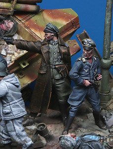 German Officer in Action (Plastic model)