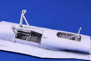 F-16 MLU 着陸装置格納庫 (レベル用) (プラモデル)